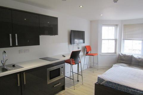 Studio to rent, High Road, Southampton