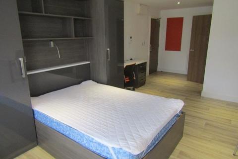 Studio to rent, High Road, Southampton