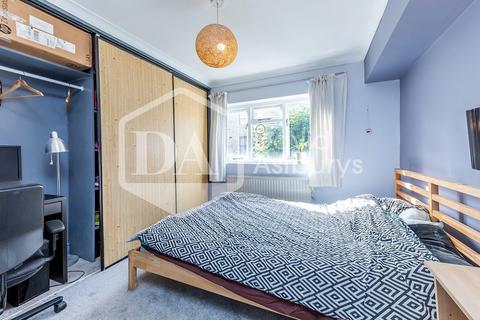 2 bedroom apartment to rent, Birnam Road, Finsbury Park, London