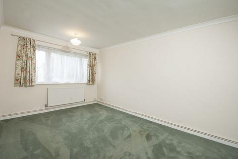 2 bedroom maisonette to rent, Rydens Avenue, Walton-On-Thames.