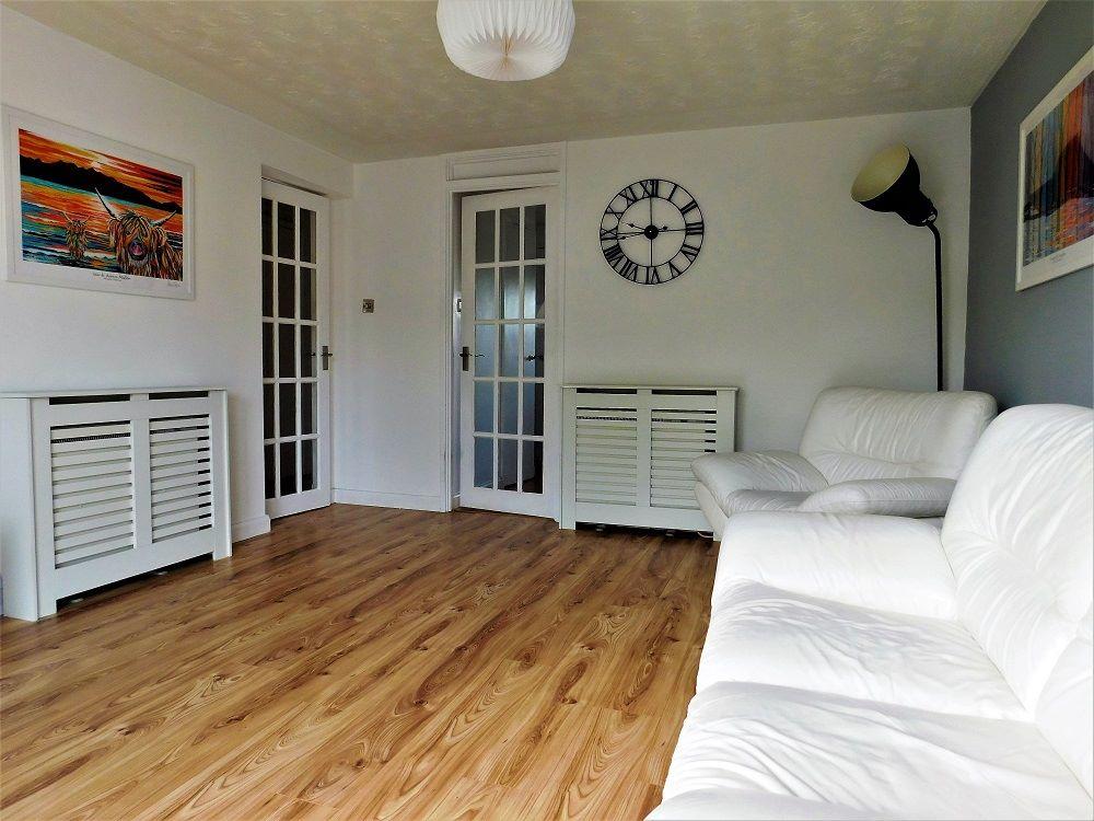 10 Mitchell Walk, Rosyth, Dunfermline 2 bed flat £82,500