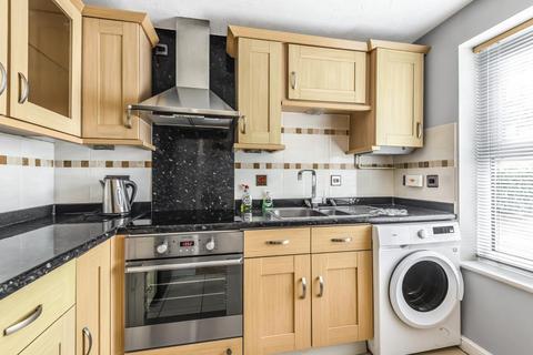 2 bedroom end of terrace house to rent, Guillemot Way,  Watermead,  HP19