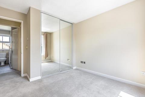 2 bedroom end of terrace house to rent, Guillemot Way,  Watermead,  HP19