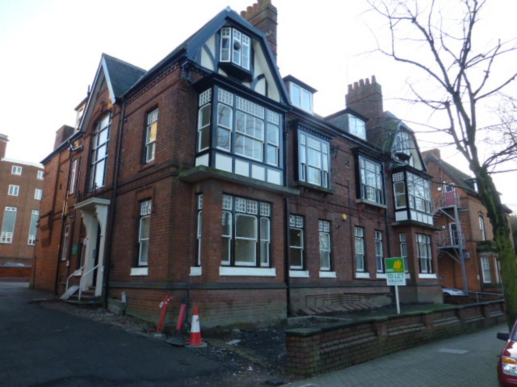 7, 5 Ednam Road, Dudley, DY1 1HL 1 bed apartment £695 pcm (£160 pw)