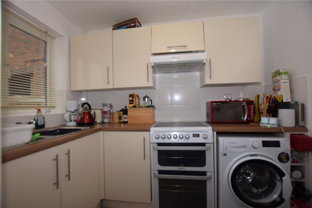 Marden Ash, Laindon West, Basildon, Essex, SS15 1 bed bungalow £205,000