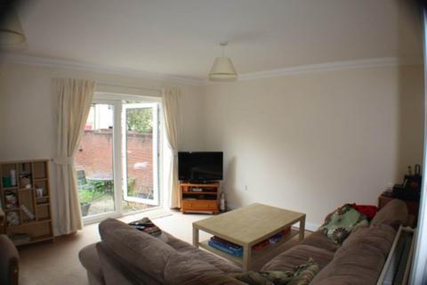 2 bedroom house to rent, Weatherbury Road, Gillingham