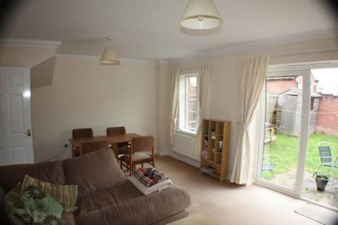 2 bedroom house to rent, Weatherbury Road, Gillingham