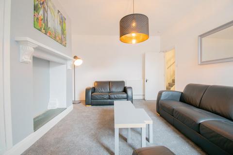6 bedroom maisonette to rent, Buston Terrace, Newcastle Upon Tyne