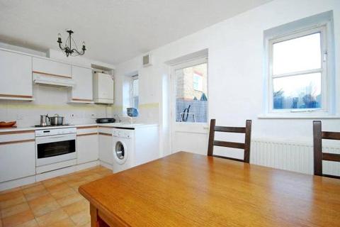 3 bedroom terraced house to rent, Milligan Street, London, E14