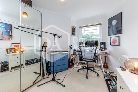 undefined, Ivy Gardens, Crouch End, London