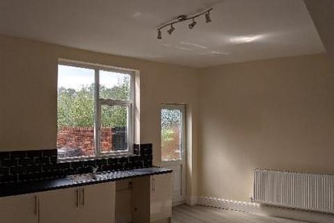 3 bedroom terraced house to rent, Duckworth Street, Bury BL9