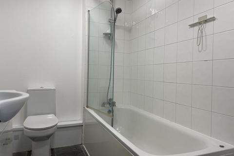 2 bedroom apartment to rent, Ashley Park Road, Walton-On-Thames