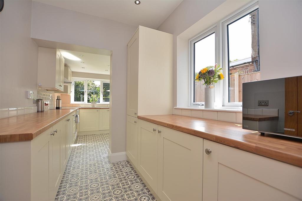 Mabel Avenue, SuttonInAshfield 4 bed semidetached house £220,000