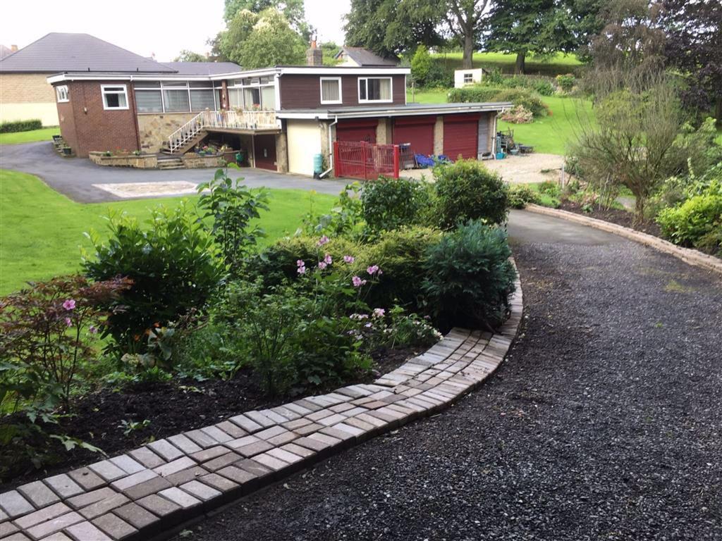 Whitehall Road East, Birkenshaw, Bradford, BD11 3 bed detached bungalow