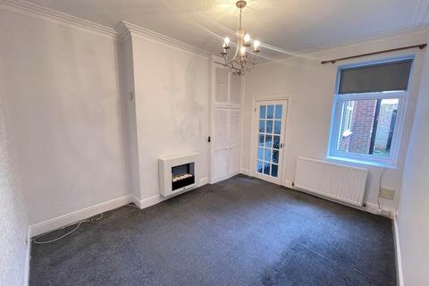 2 bedroom flat to rent, Trevor Terrace, North Shields.  NE30 2DE
