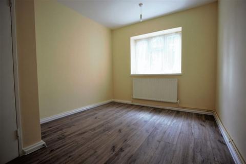 2 bedroom flat to rent, Worcesters Avenue, Enfield EN1