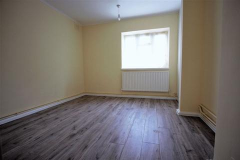 2 bedroom flat to rent, Worcesters Avenue, Enfield EN1