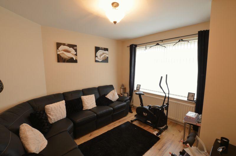 Londonderry Lane, Smethwick 5 bed semidetached house £259,900