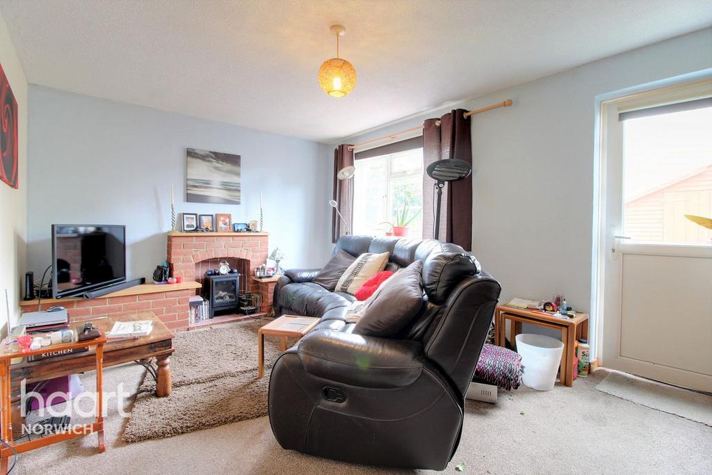 Desmond Drive, Norwich 3 bed end of terrace house £180,000