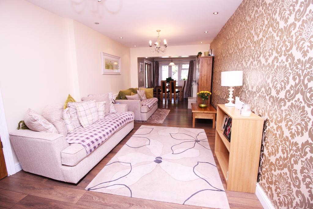 Marvell Avenue, Hayes, UB4 3 bed semidetached house £485,000