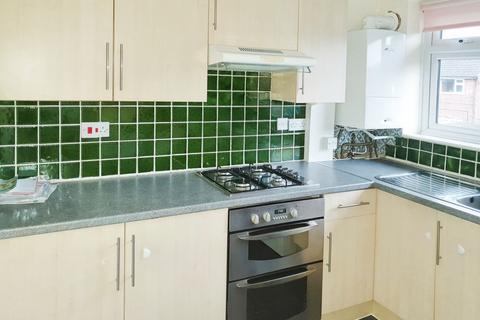 2 bedroom maisonette to rent, Halliday Close, Basingstoke RG21