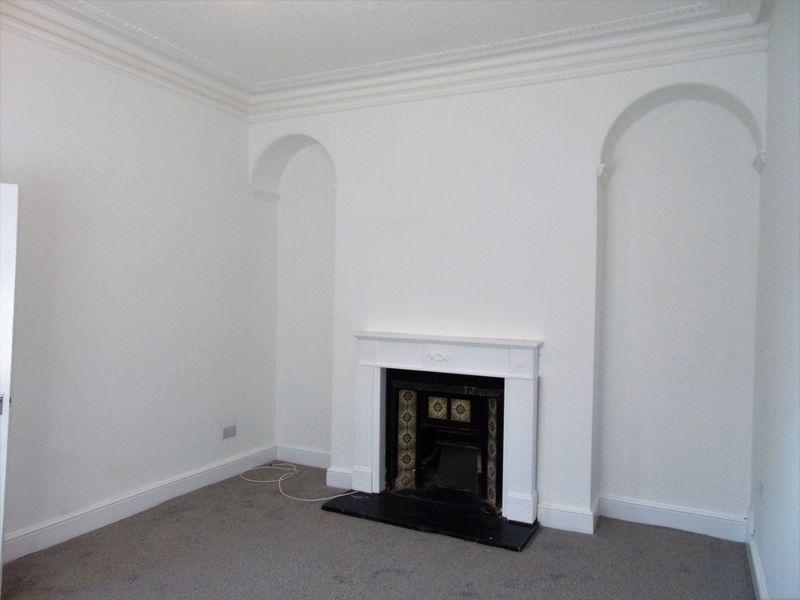 Lounge / 5th Bedroom