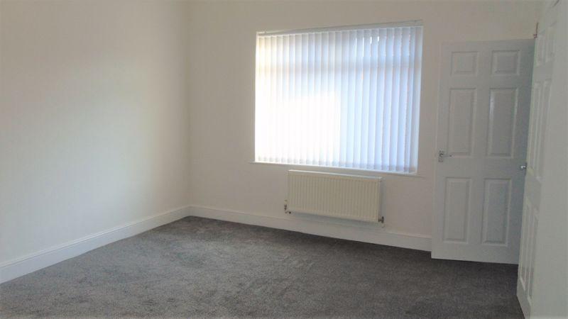 Lounge / 5th Bedroom
