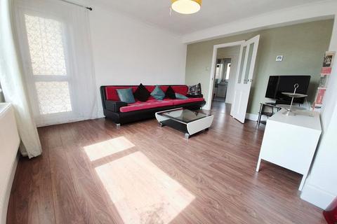 3 bedroom apartment to rent, High Trees, Haart House, London