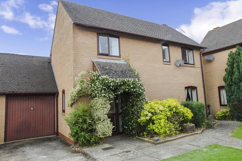 St. Peters Court, MoretoninMarsh, Gloucestershire. GL56 0ES 3 bed