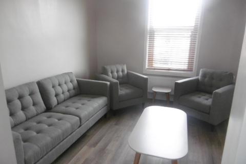 1 bedroom in a house share to rent, Room 2 @ Lily Grove, Beeston, NG9 1QL