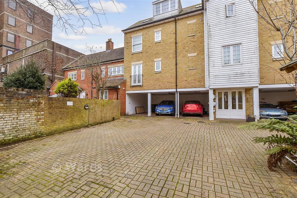 Driveway/Parking..