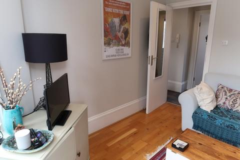 1 bedroom apartment to rent, Fairbridge Road, London N19