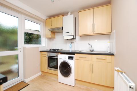 2 bedroom maisonette to rent, DELAMERE GARDENS, LINSLADE