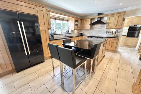 5 bedroom detached house for sale, Mountain Road , Conwy