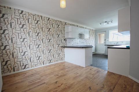 St Lawrence Avenue Snaith Dn14 3 Bed Semi Detached House 135 000