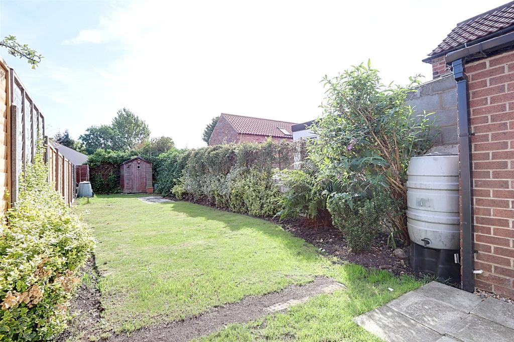Main Street, Preston, East Yorkshire, HU12 2 bed terraced house £95,000