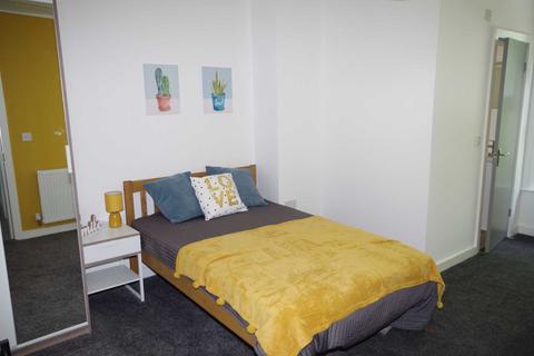 1 bedroom in a house share to rent, Mayfield Avenue