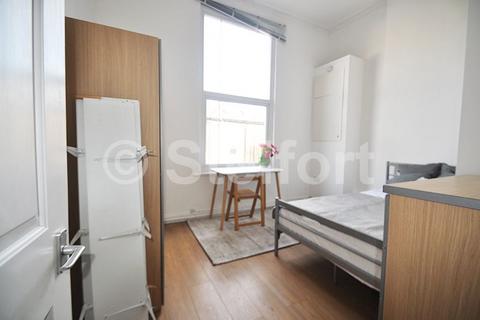 2 bedroom flat to rent, Junction Road, London, N19