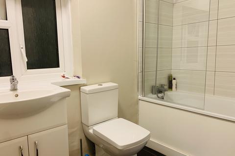 1 bedroom in a house share to rent, Restons Crescent, London SE9