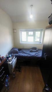 1 bedroom in a house share to rent, Restons Crescent, London SE9