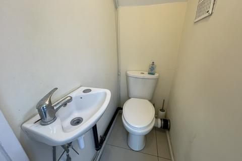 1 bedroom in a house share to rent, Restons Crescent, London SE9