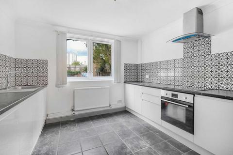 3 bedroom maisonette to rent, Fairfoot Road, Bow, E3