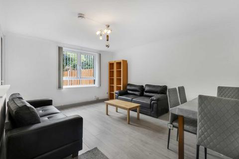 3 bedroom maisonette to rent, Fairfoot Road, Bow, E3