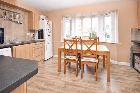 10 Springfield Close, Lofthouse, Wakefield, WF3 3GA