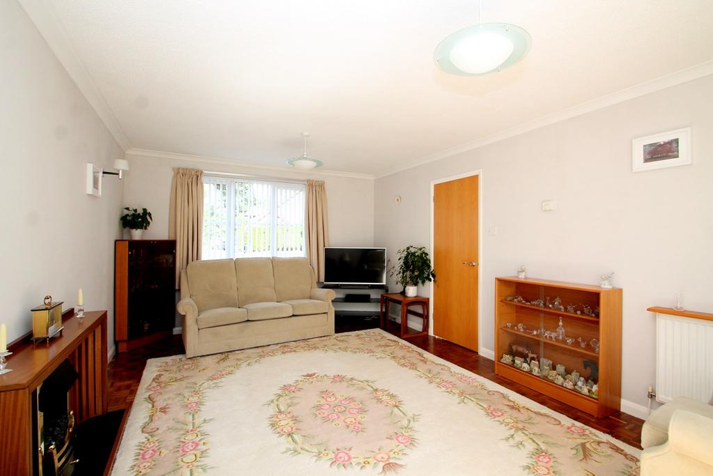 Cheylesmore Drive, Frimley, Camberley, GU16 4 bed detached house £525,000