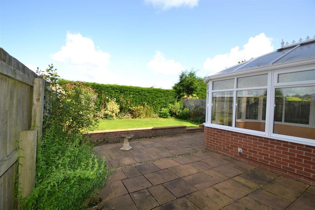Henshaw Grove, Holywell 3 bed detached house to rent - £ 
