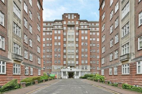 Studio to rent, Hall Road, St. Johns Wood, London, NW8