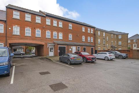 2 bedroom apartment to rent, Ashley Court,  Aylesbury,  HP19