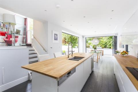 4 bedroom maisonette to rent, Crouch Hall Road, Crouch End, N8
