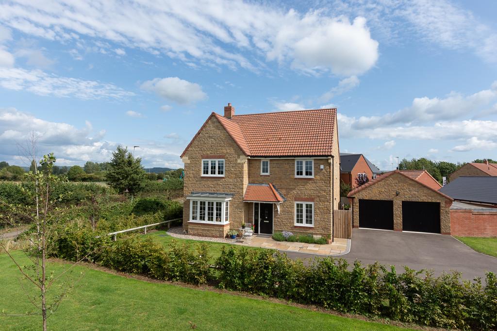 Superb 'nearly new' detached home in Yatton 5 bed detached house £600,000